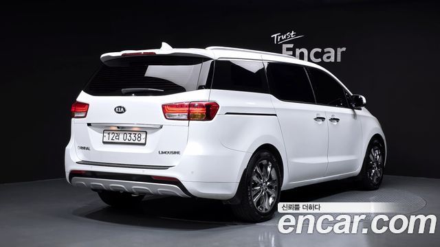 Kia Carnival 7-seater Limousine VIP — пробег 145 179 км — фото 2 из 5