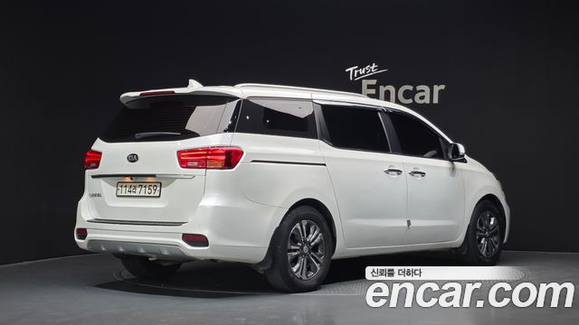 Kia Carnival 9-Seater Luxury — пробег 163 037 км — фото 2 из 5