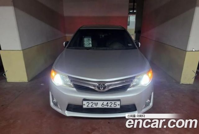 Toyota Camry 2.5 XLE — пробег 127 769 км — фото 2 из 5