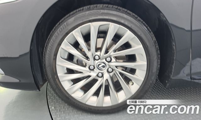 Lexus ES Luxury Plus — пробег 40 271 км — фото 5 из 5