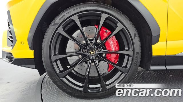 Lamborghini Urus из Кореи Encar