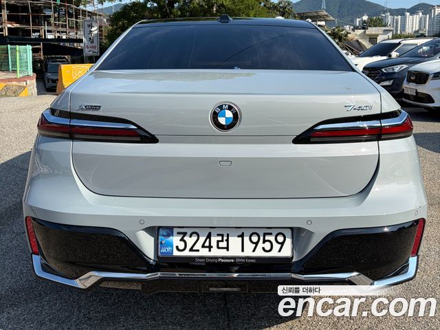 BMW 7-Series 740i xDrive M Sport — пробег 25 100 км — фото 2 из 5