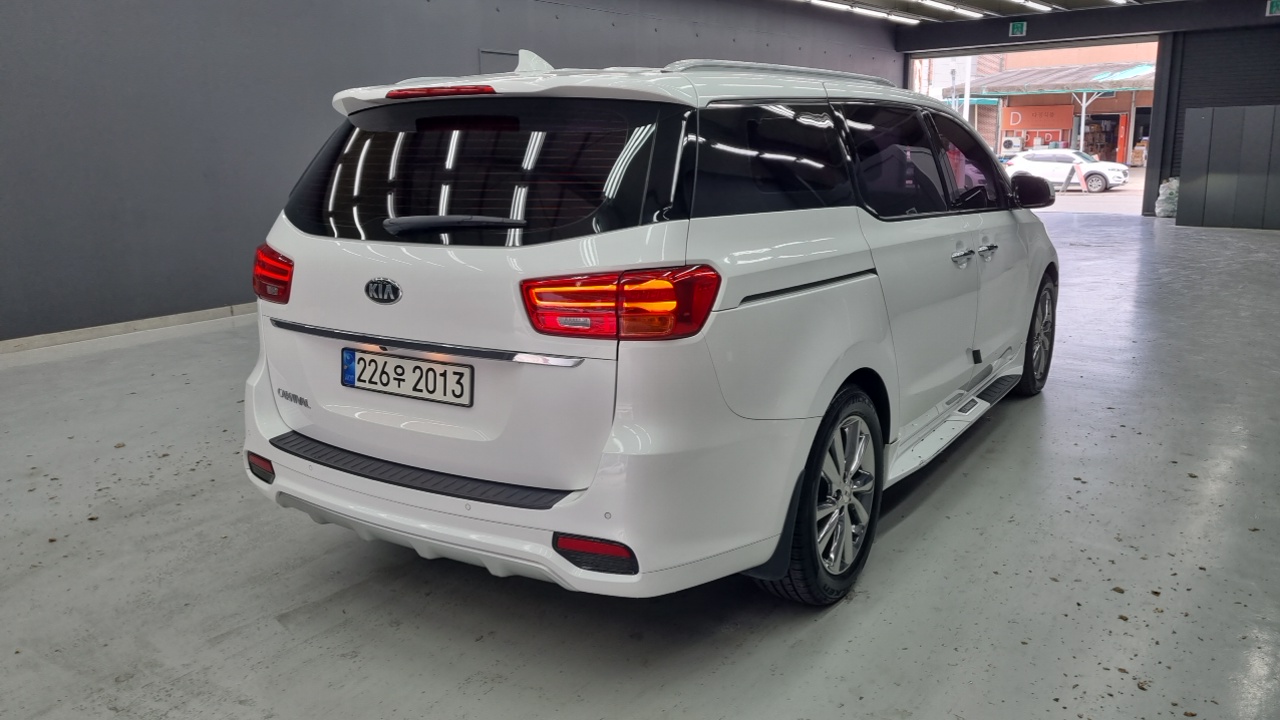 Kia Carnival из Кореи Encar