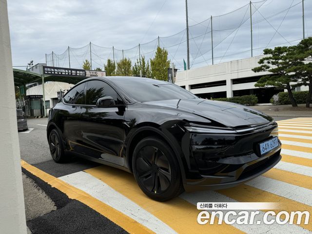 Tesla Model Y Premium RWD — пробег 920 км — фото 1 из 5