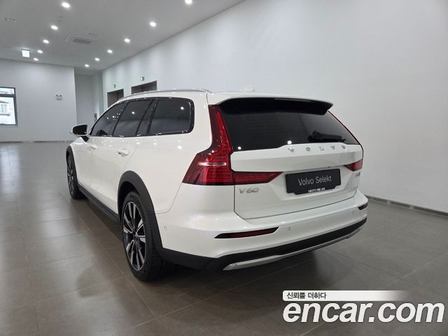 Volvo V60 B5 Ultra AWD — пробег 1 227 км — фото 2 из 5
