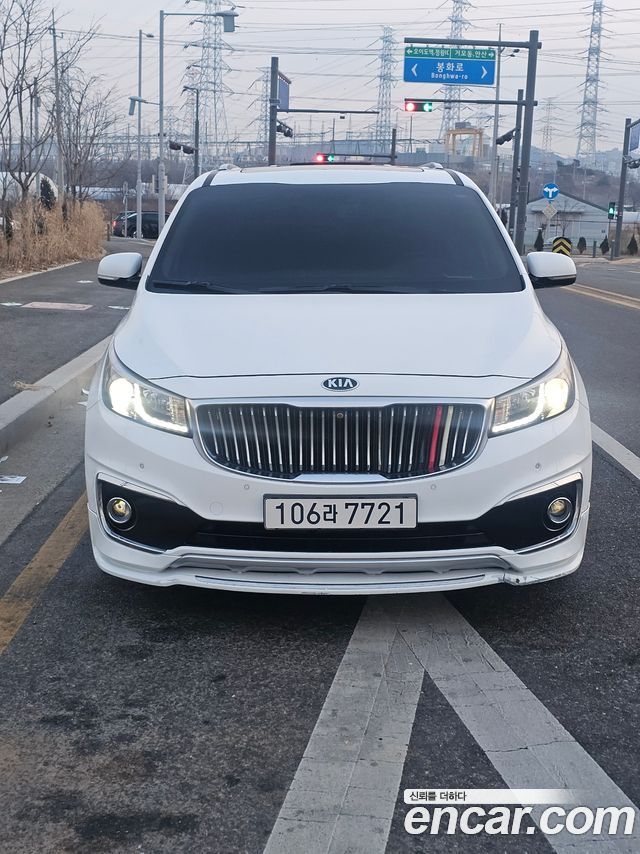Kia Carnival 7-seater Limousine VIP — пробег 220 000 км — фото 1 из 5