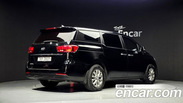Kia Carnival 11-Seater Deluxe — пробег 151 882 км — фото 2 из 5