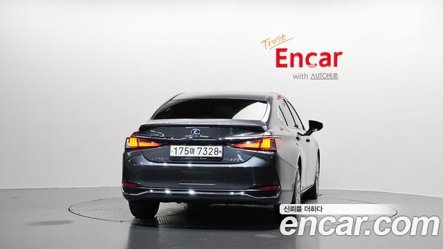 Lexus ES Luxury Plus — пробег 73 553 км — фото 4 из 5