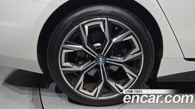 BMW i4 eDrive40 M Sports — пробег 49 777 км — фото 5 из 5