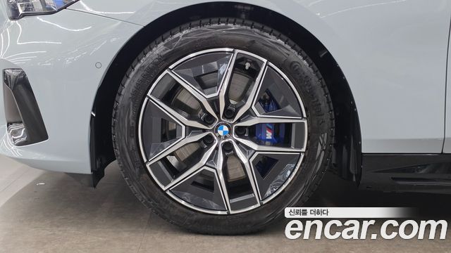 BMW i5 eDrive 40 M Sport — пробег 4 039 км — фото 5 из 5