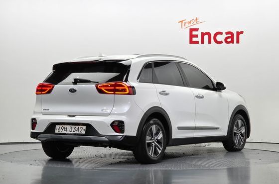 Kia Niro 1.6 PHEV Noblesse Special — пробег 178 025 км — фото 2 из 5