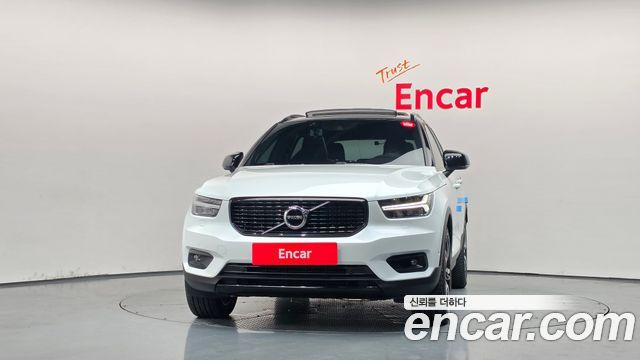Volvo XC40 T4 R-Design — пробег 76 346 км — фото 3 из 5