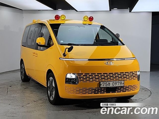 Hyundai Staria L3.5  Kinder Safety Car 11-Seater — пробег 99 509 км — фото 2 из 5
