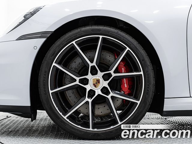 Porsche 911 Carrera 4 GTS — пробег 5 280 км — фото 5 из 5