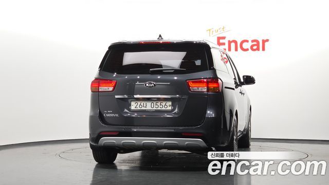 Kia Carnival 9-seater Prestige — пробег 68 143 км — фото 4 из 5