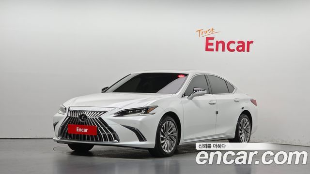 Lexus ES Executive — пробег 5 709 км — фото 1 из 5