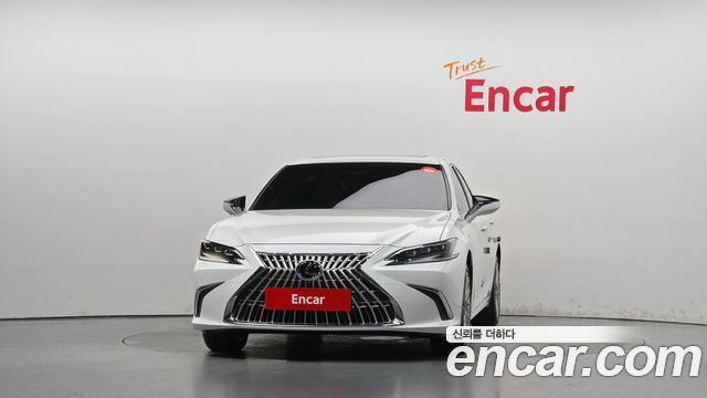 Lexus ES Executive — пробег 5 709 км — фото 3 из 5