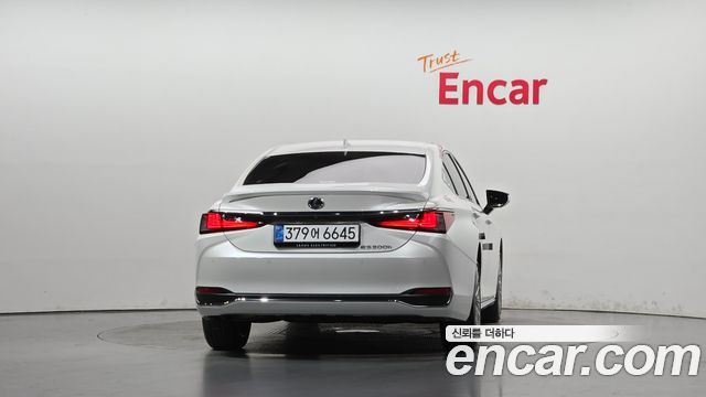 Lexus ES Executive — пробег 5 709 км — фото 4 из 5