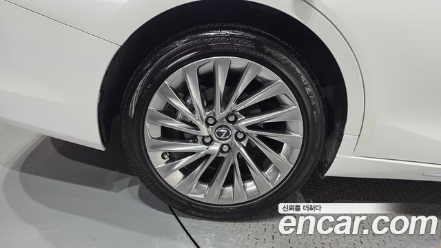 Lexus ES Executive — пробег 5 709 км — фото 5 из 5