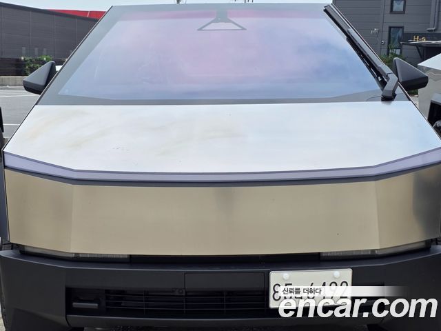 Tesla Cybertruck AWD — пробег 2 250 км — фото 1 из 4