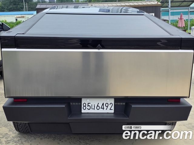 Tesla Cybertruck AWD — пробег 2 250 км — фото 3 из 4