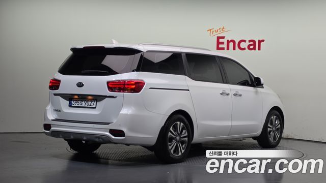 Kia Carnival из Кореи Encar