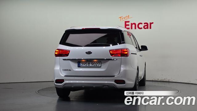 Kia Carnival из Кореи Encar
