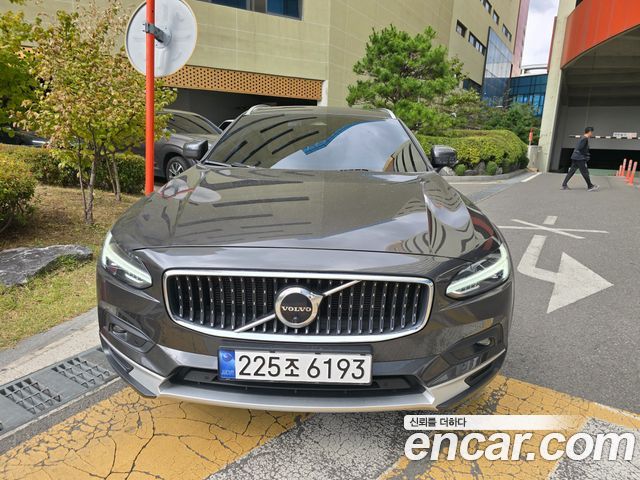 Volvo V90 B5 Ultimate AWD — пробег 41 754 км — фото 2 из 5