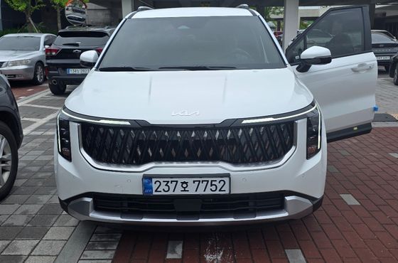 Kia Carnival HEV 9 seater Prestige — пробег 10 000 км — фото 1 из 5