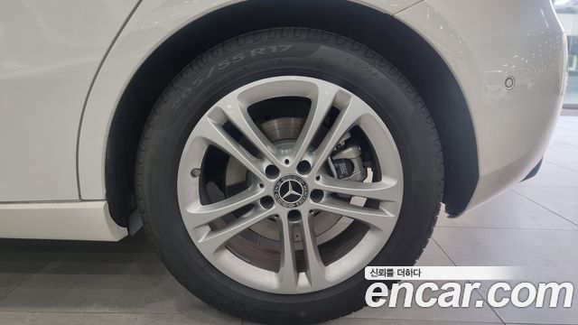 Mercedes-Benz A-Class A220 Hatchback — пробег 1 042 км — фото 5 из 5