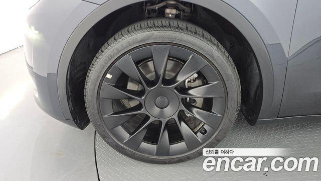Tesla Model Y RWD — пробег 24 133 км — фото 5 из 5