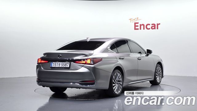 Lexus ES Executive — пробег 31 086 км — фото 2 из 5