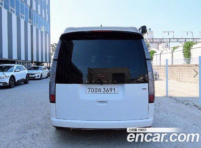Hyundai Staria 4WD Camper Prestige Camper 11Seater — пробег 68 218 км — фото 4 из 5