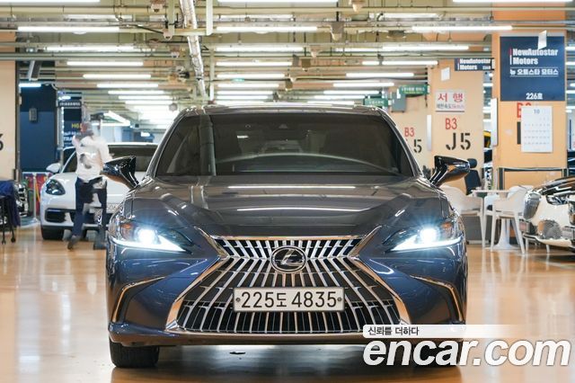 Lexus ES Luxury Plus — пробег 25 416 км — фото 3 из 5