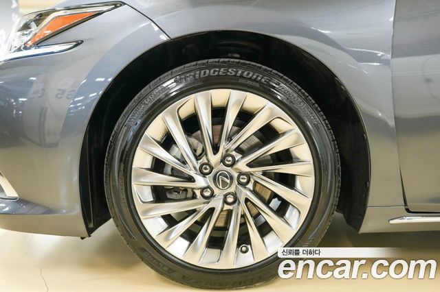 Lexus ES Luxury Plus — пробег 25 416 км — фото 5 из 5