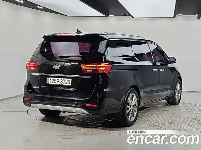 Kia Carnival 9-Seater Prstige — пробег 177 996 км — фото 4 из 5