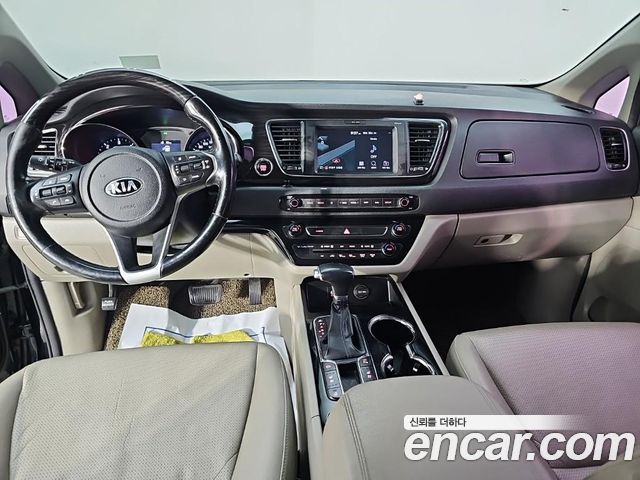 Kia Carnival 9-Seater Prstige — пробег 177 996 км — фото 5 из 5