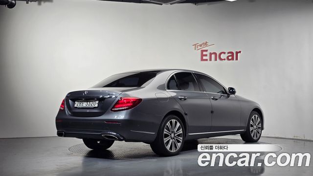 Mercedes-Benz E-Class E400 4MATIC Exclusive — пробег 114 750 км — фото 2 из 5
