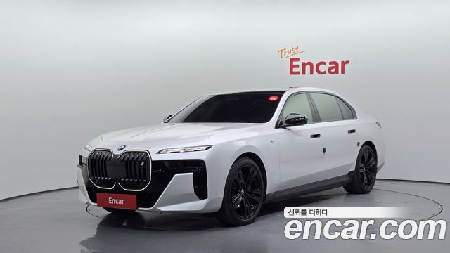 BMW i7 xDrive 60 M sport — пробег 17 800 км — фото 1 из 5