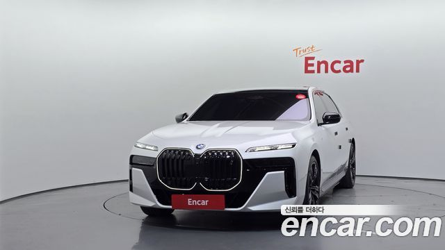 BMW i7 xDrive 60 M sport — пробег 17 800 км — фото 3 из 5
