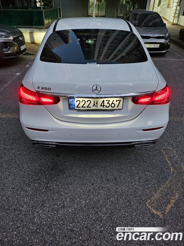 Mercedes-Benz E-Class E250 Exclusive — пробег 25 000 км — фото 4 из 5