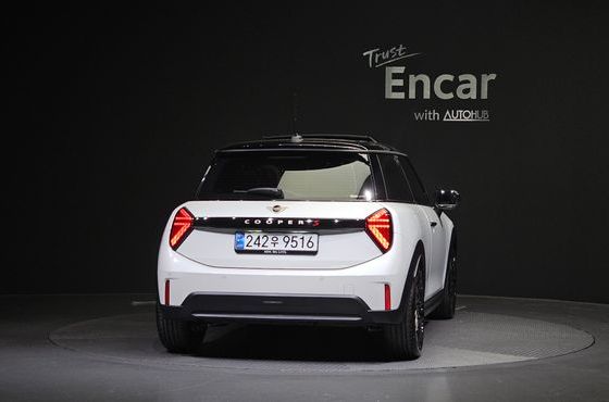 Mini Cooper Favoured — пробег 2 963 км — фото 4 из 5