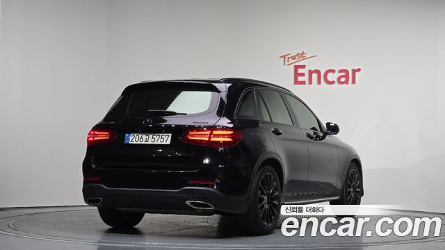 Mercedes-Benz GLC-Class GLC300 4MATIC AMG Line — пробег 76 472 км — фото 2 из 5