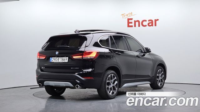 BMW X1 xDrive 20i xLine — пробег 64 591 км — фото 2 из 5