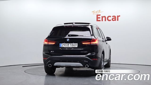 BMW X1 xDrive 20i xLine — пробег 64 591 км — фото 4 из 5