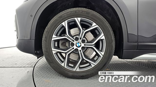 BMW X1 xDrive 20i xLine — пробег 64 591 км — фото 5 из 5