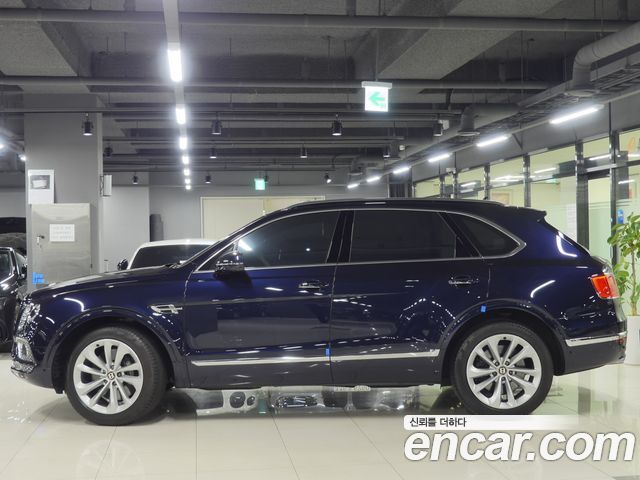 Bentley Bentayga 4.0 V8 — пробег 28 700 км — фото 2 из 5