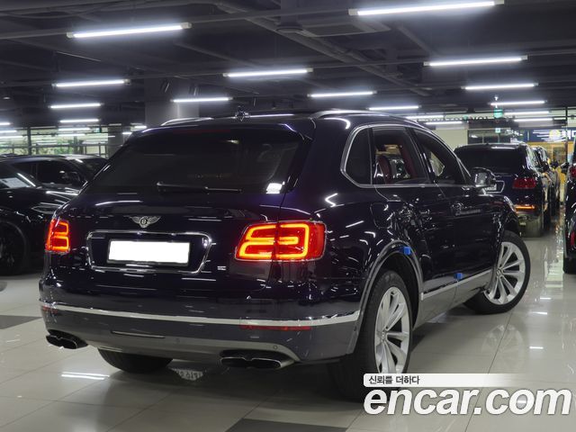 Bentley Bentayga 4.0 V8 — пробег 28 700 км — фото 3 из 5
