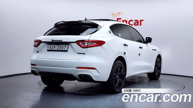 Maserati Levante из Кореи Encar