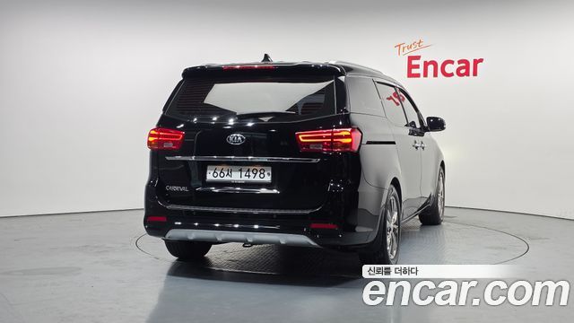 Kia Carnival из Кореи Encar